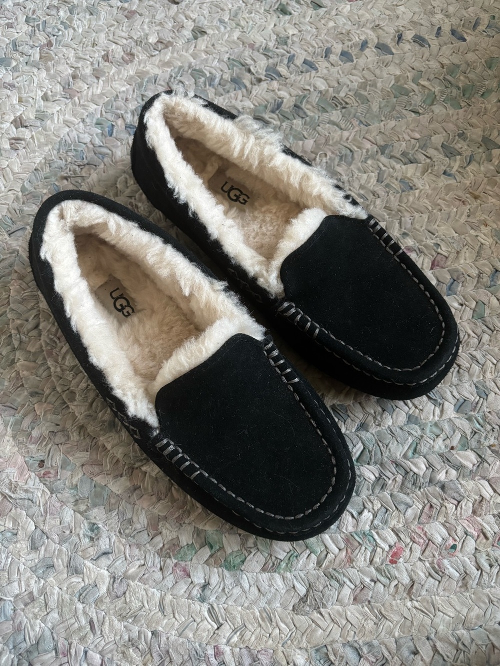 Ugg Australia Ansley Black Suede Shearling Moccasin Slippers Women’s size 7